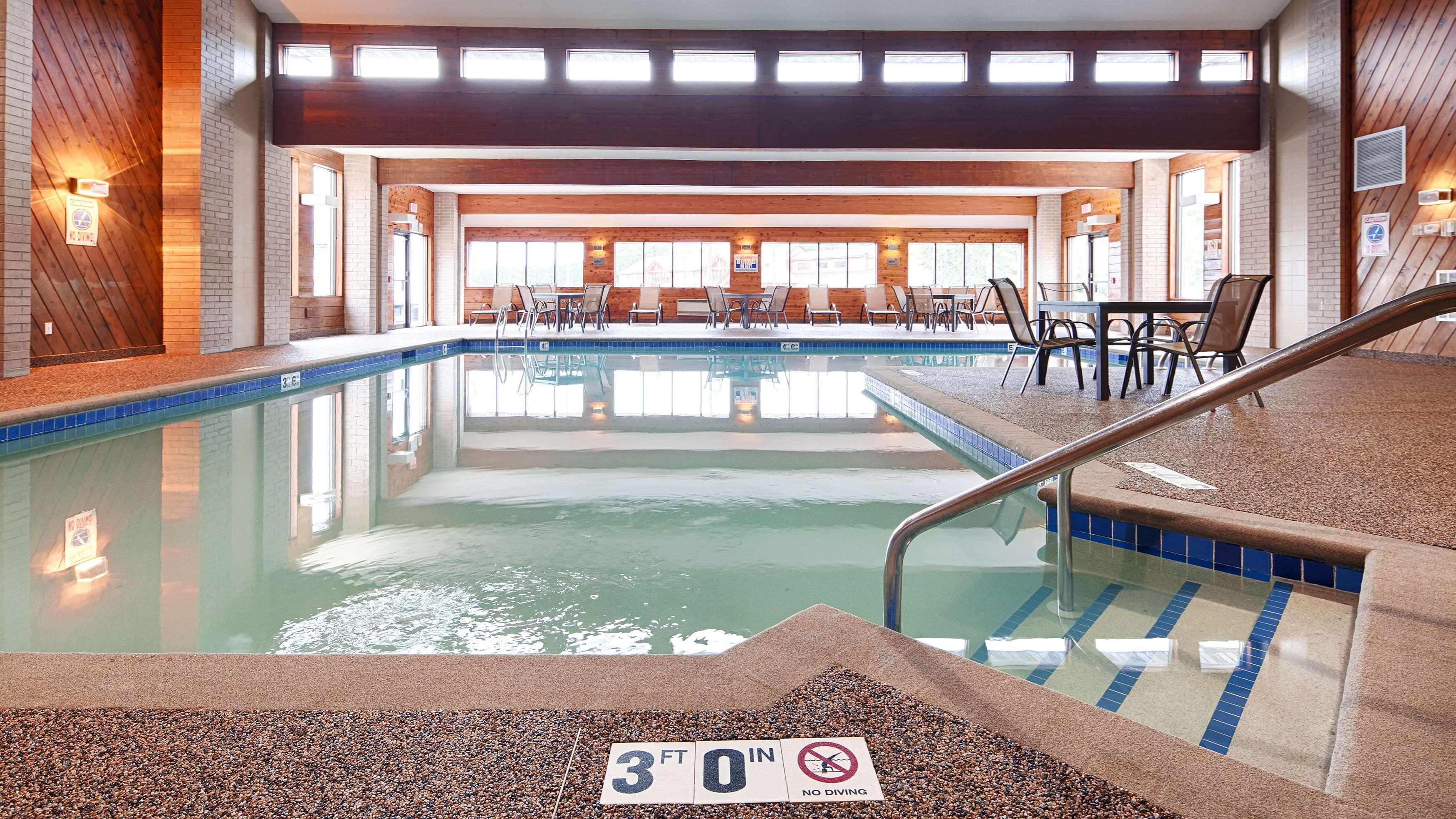 Best Western Ambassador Inn & Suites Wisconsin Dells Esterno foto