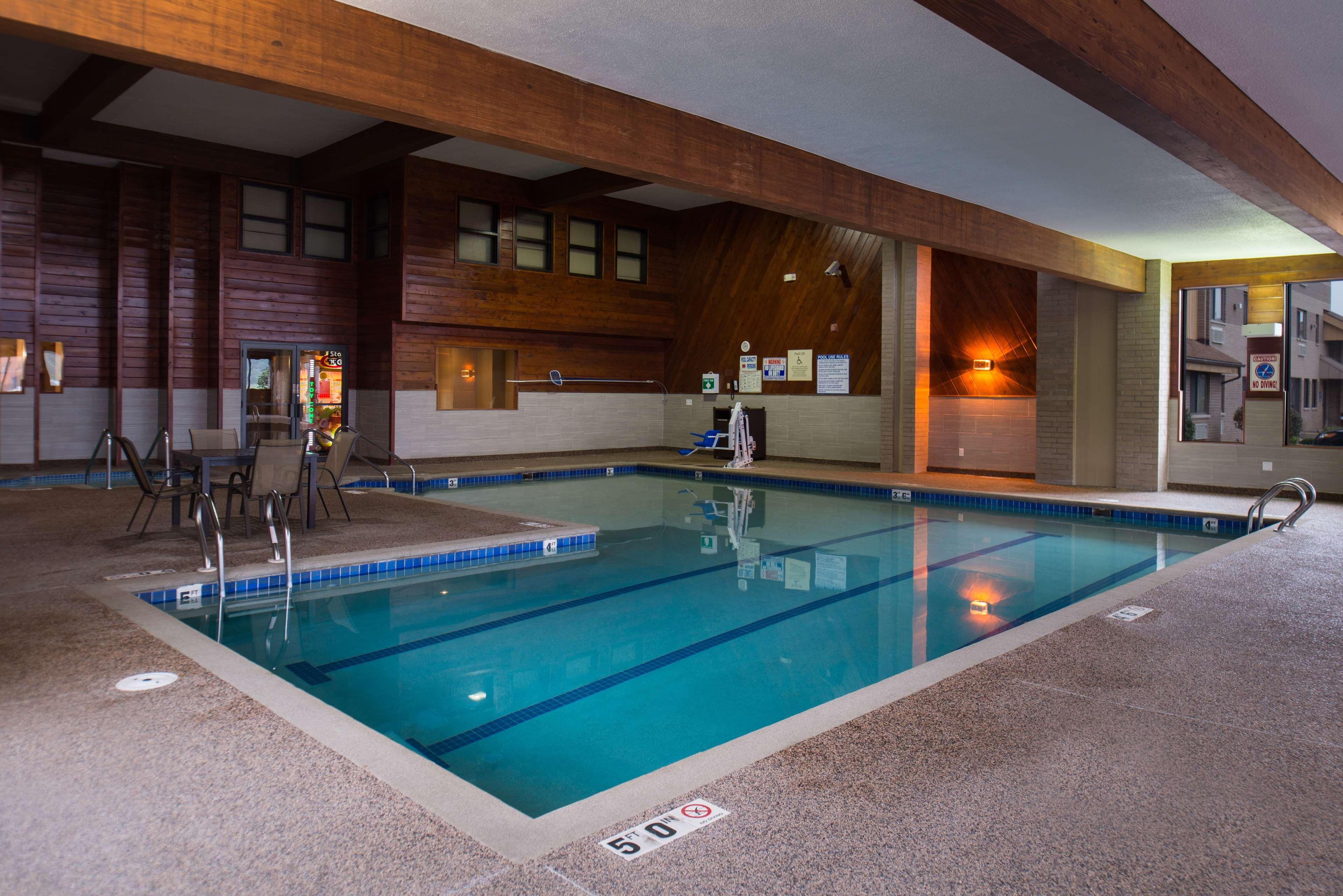 Best Western Ambassador Inn & Suites Wisconsin Dells Esterno foto