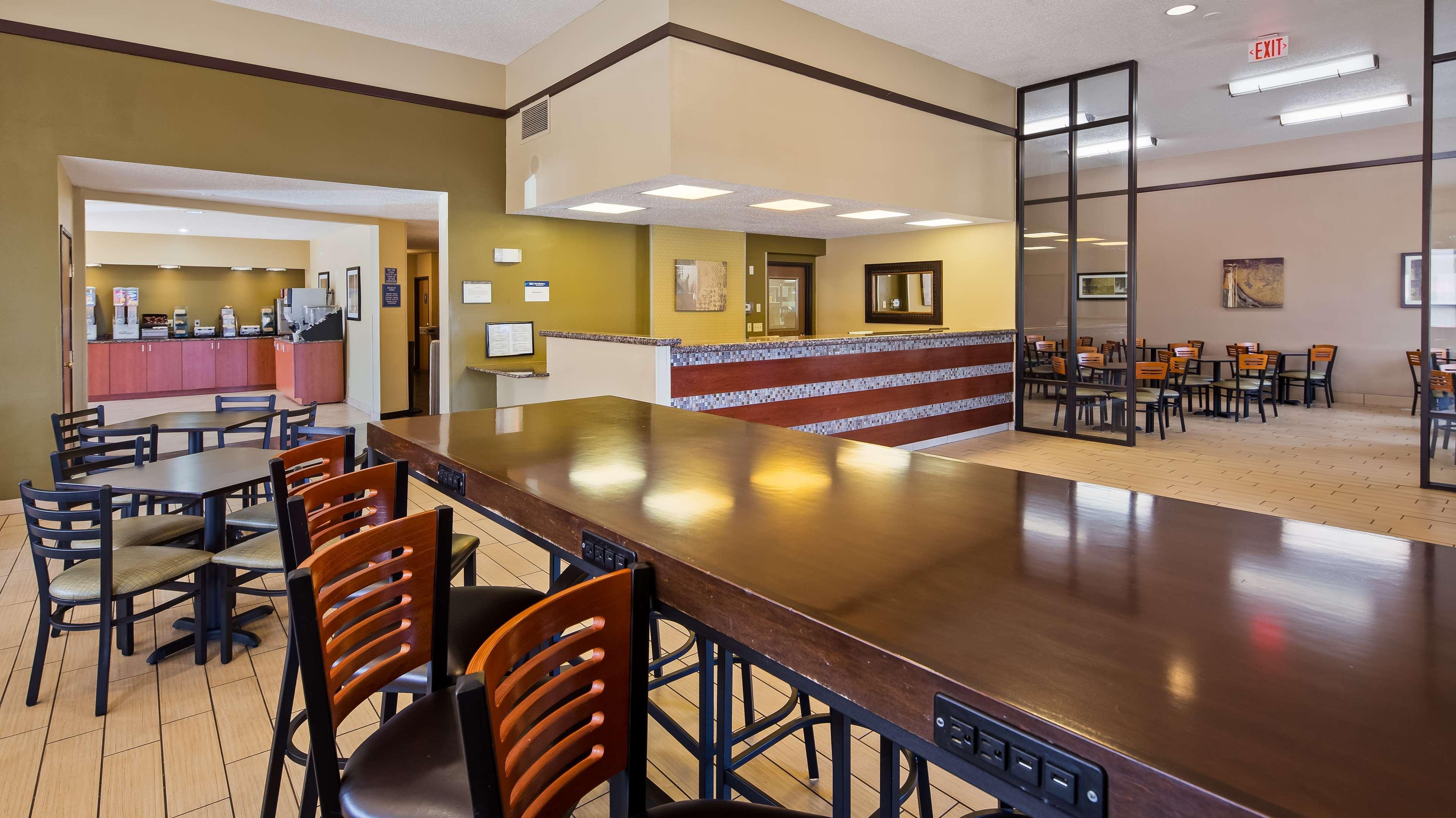 Best Western Ambassador Inn & Suites Wisconsin Dells Esterno foto