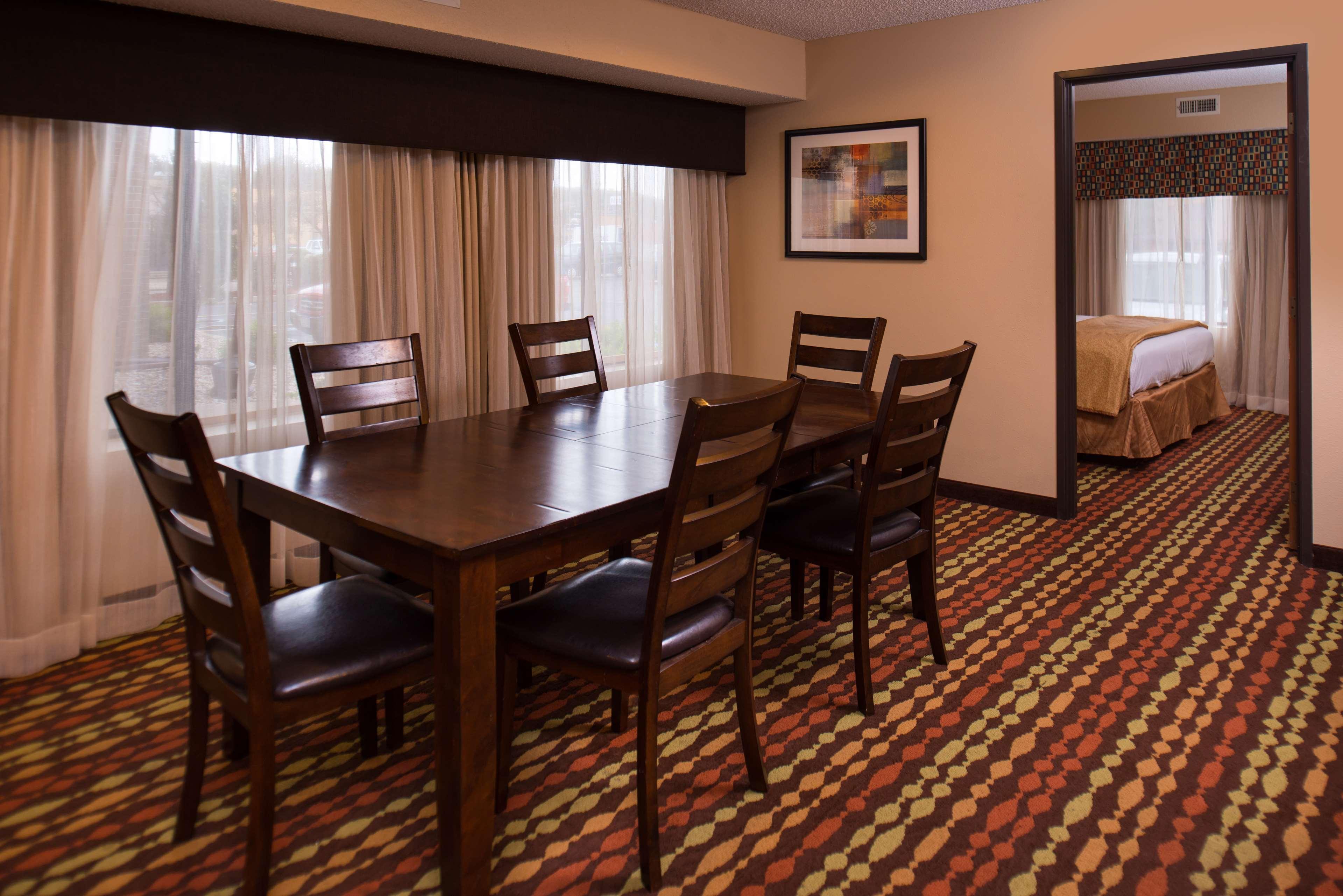 Best Western Ambassador Inn & Suites Wisconsin Dells Esterno foto
