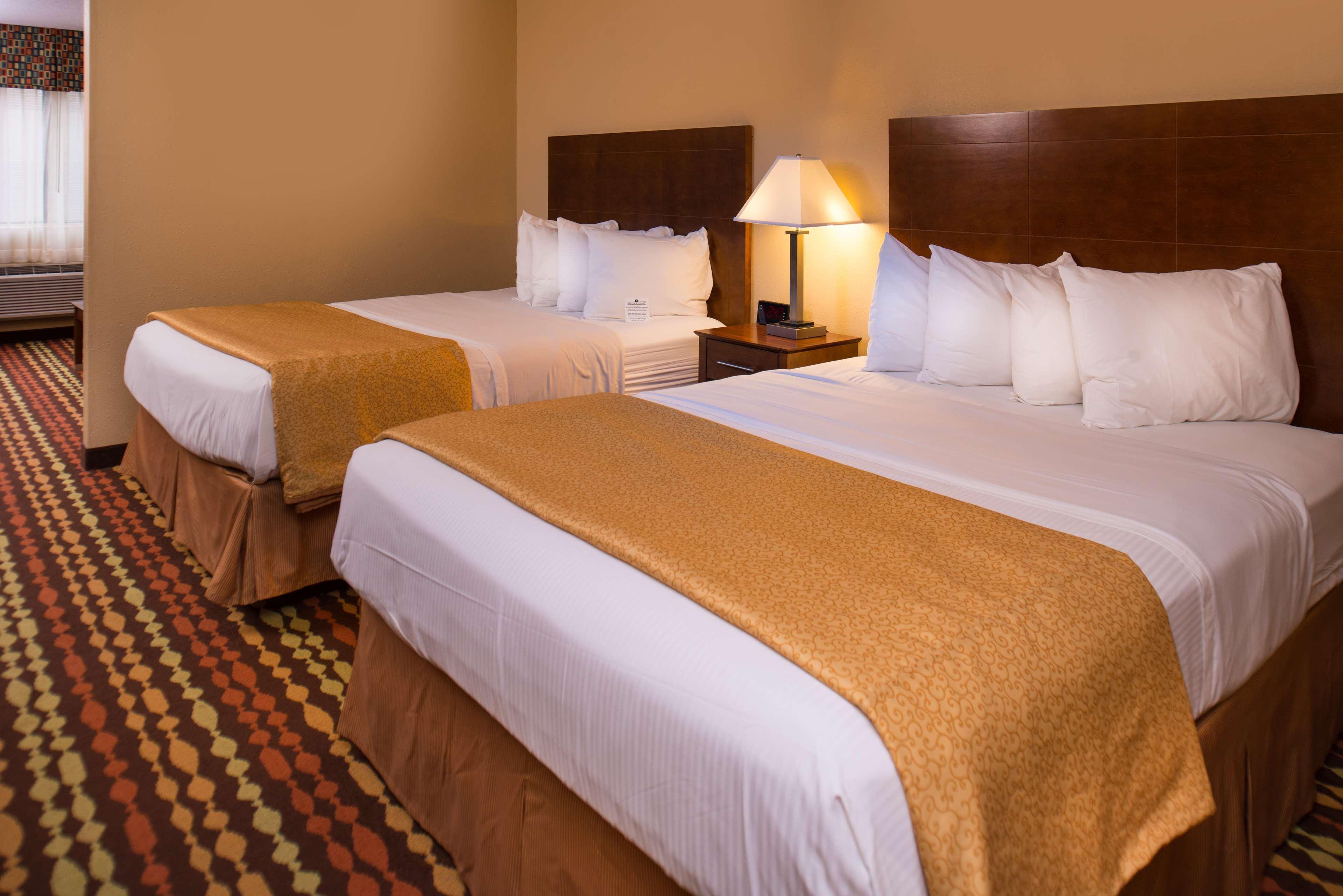 Best Western Ambassador Inn & Suites Wisconsin Dells Esterno foto