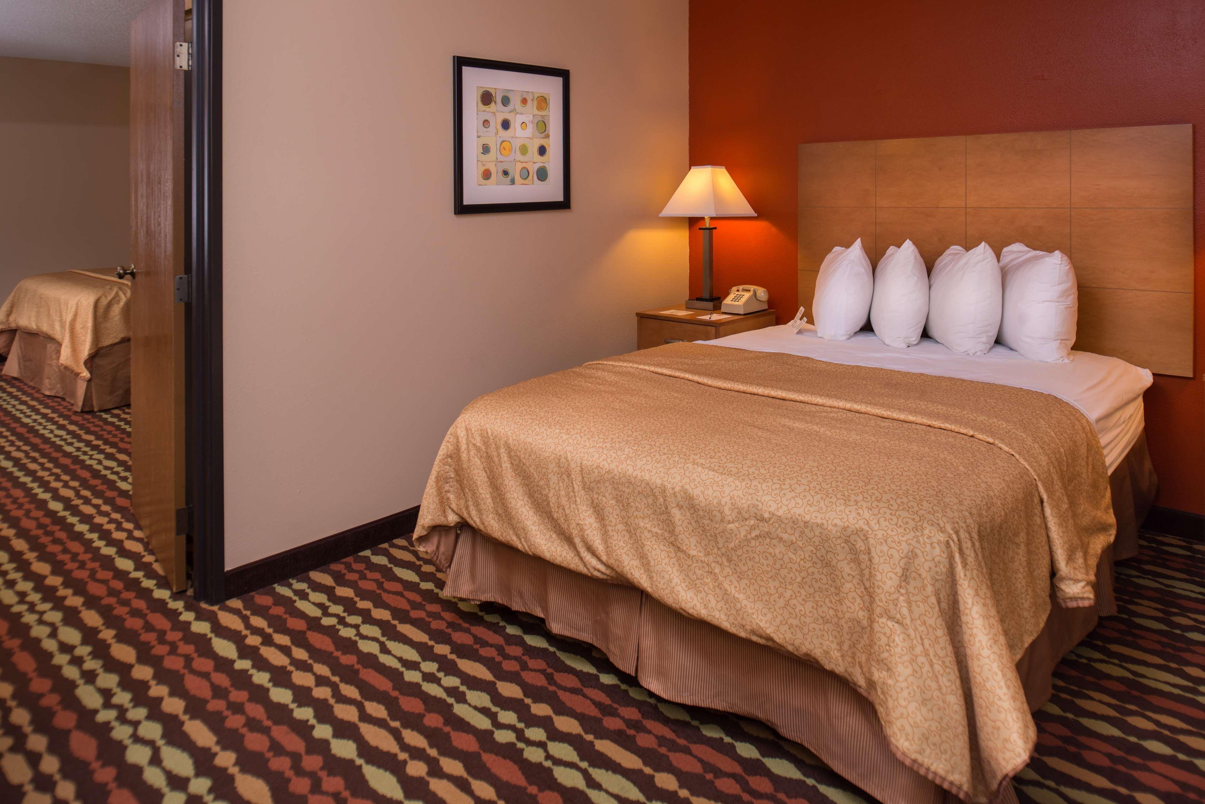Best Western Ambassador Inn & Suites Wisconsin Dells Esterno foto