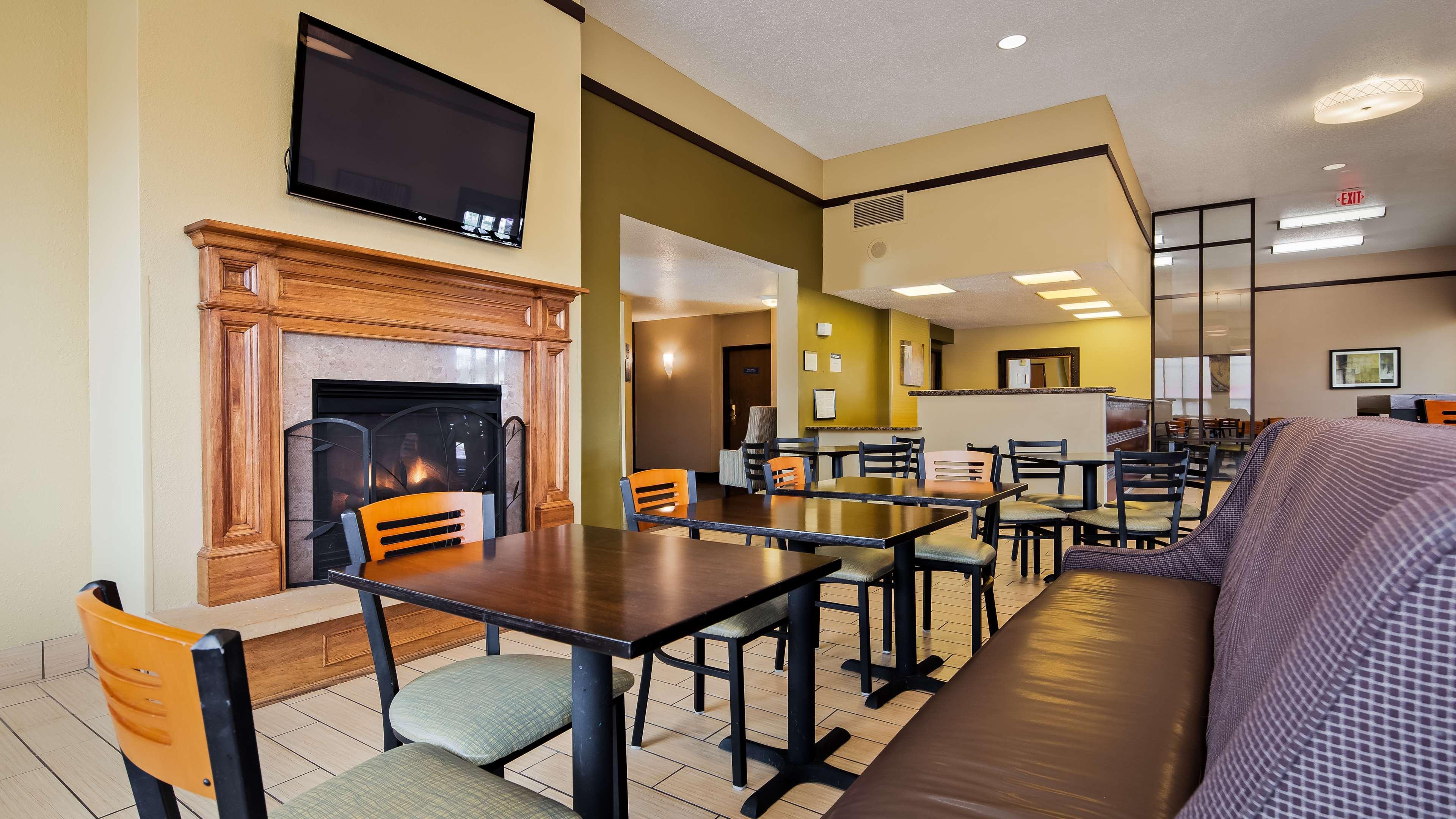 Best Western Ambassador Inn & Suites Wisconsin Dells Esterno foto